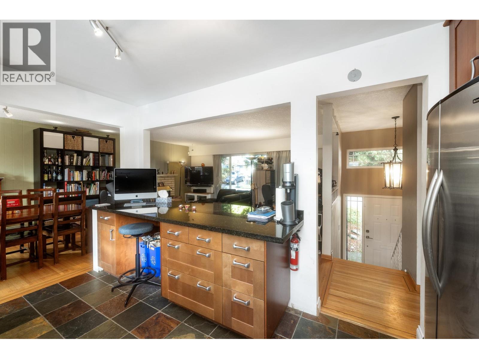 2041 Tompkins Crescent, North Vancouver, British Columbia  V7H 2C9 - Photo 24 - R3074373