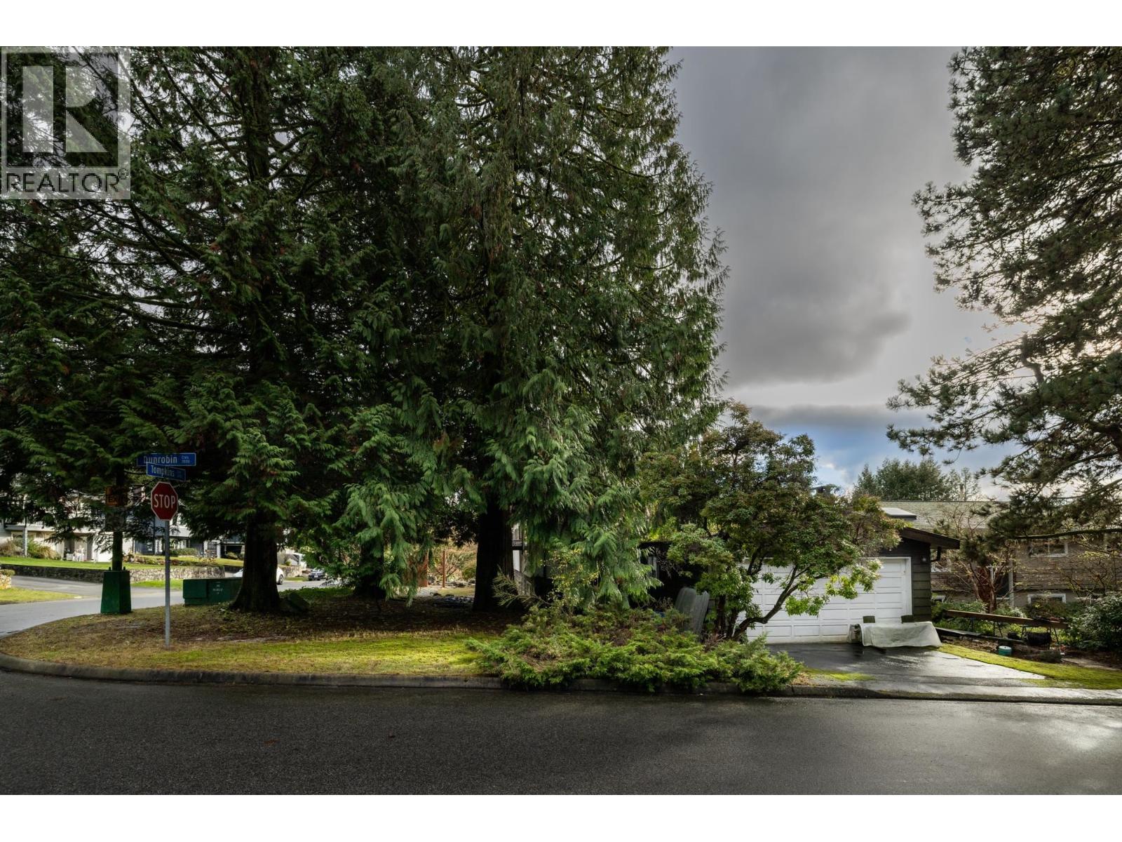 2041 Tompkins Crescent, North Vancouver, British Columbia  V7H 2C9 - Photo 5 - R3074373