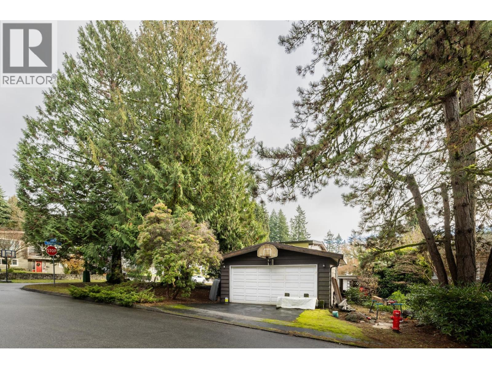 2041 Tompkins Crescent, North Vancouver, British Columbia  V7H 2C9 - Photo 6 - R3074373