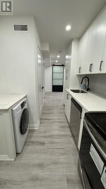 Lower - 388 Woodbine Avenue, Toronto, Ontario  M4L 3P6 - Photo 3 - E12639976