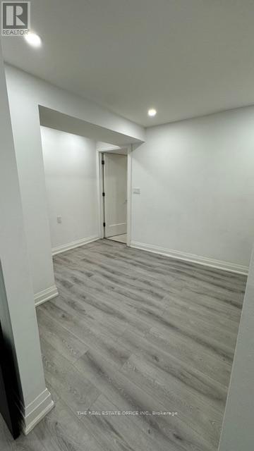 Lower - 388 Woodbine Avenue, Toronto, Ontario  M4L 3P6 - Photo 5 - E12639976