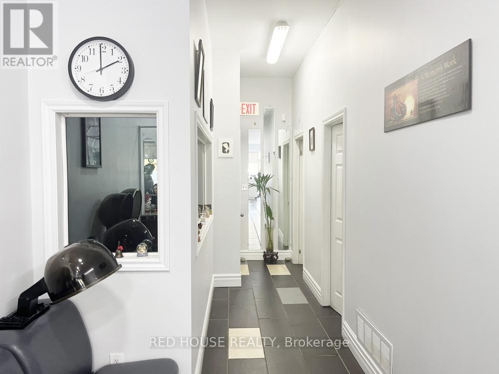 1533 O'connor Drive, Toronto, Ontario  M4B 2V7 - Photo 5 - E12441838