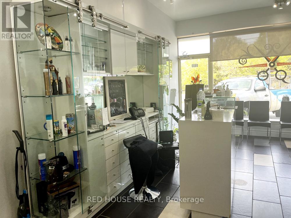 1533 O'connor Drive, Toronto, Ontario  M4B 2V7 - Photo 7 - E12441838