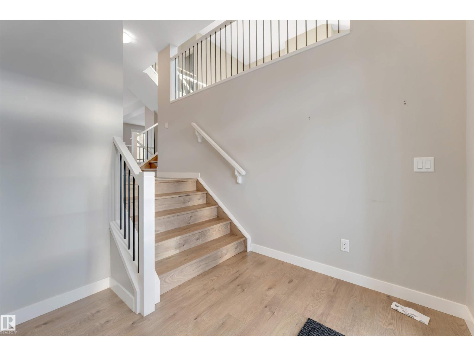 20508 20 Av Nw Nw, Edmonton, Alberta  T6M 1M7 - Photo 4 - E4468335