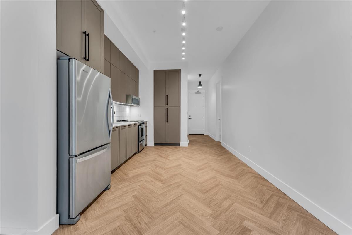 112 13929 105 Boulevard, Surrey, British Columbia  V3T 0R5 - Photo 3 - R3061457