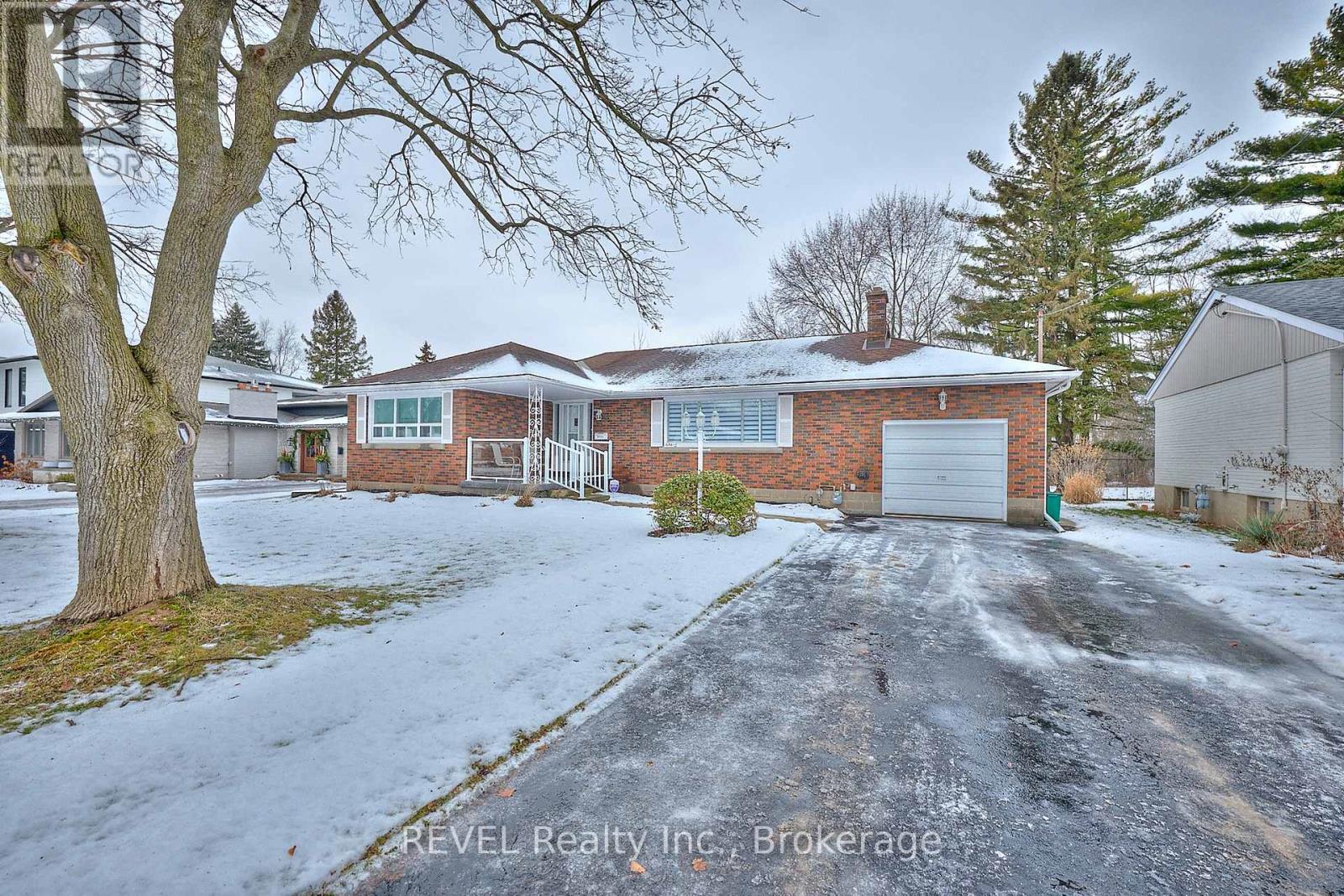 6361 Clare Crescent, Niagara Falls, Ontario  L2G 2C9 - Photo 3 - X12639994