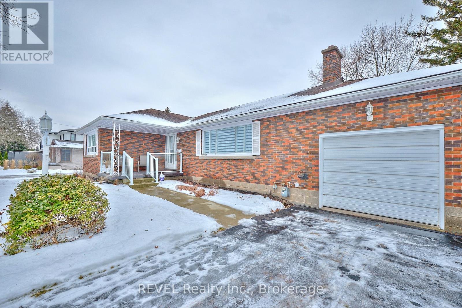6361 Clare Crescent, Niagara Falls, Ontario  L2G 2C9 - Photo 4 - X12639994