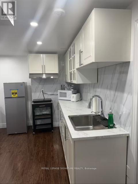 Bsmt 1 - 10 Sanford Crescent, Brampton, Ontario  L6X 2C3 - Photo 10 - W12639996