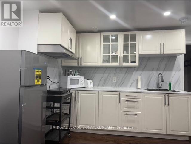 Bsmt 1 - 10 Sanford Crescent, Brampton, Ontario  L6X 2C3 - Photo 11 - W12639996