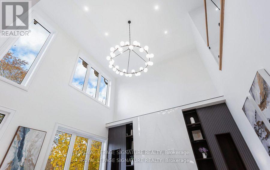 365 Jumna Avenue, Mississauga, Ontario  L5G 1Y5 - Photo 13 - W12640008