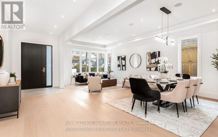 365 Jumna Avenue, Mississauga, Ontario  L5G 1Y5 - Photo 3 - W12640008