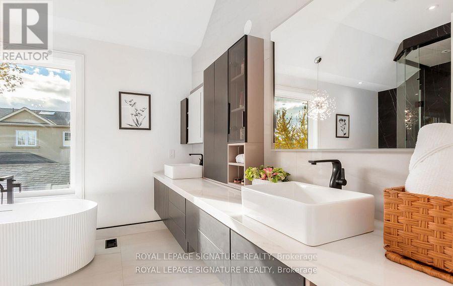 365 Jumna Avenue, Mississauga, Ontario  L5G 1Y5 - Photo 31 - W12640008