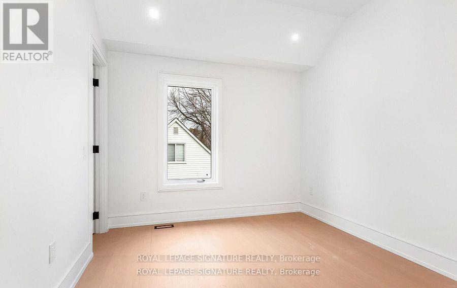 365 Jumna Avenue, Mississauga, Ontario  L5G 1Y5 - Photo 33 - W12640008