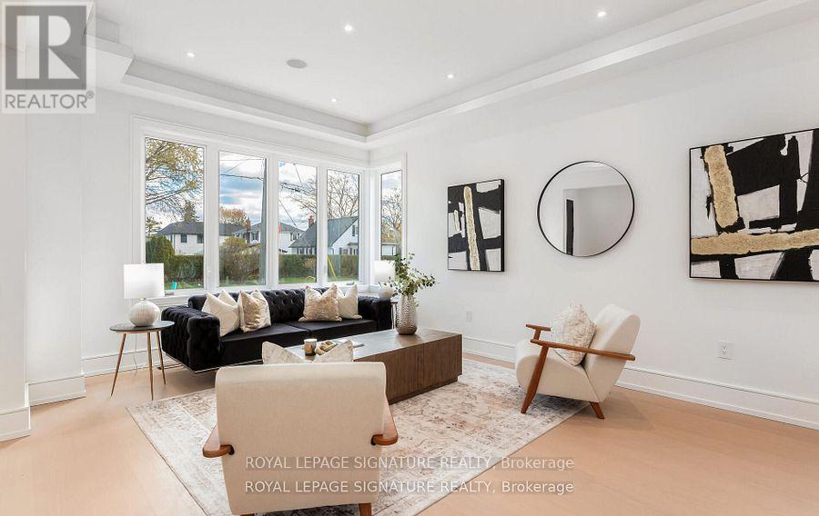 365 Jumna Avenue, Mississauga, Ontario  L5G 1Y5 - Photo 4 - W12640008