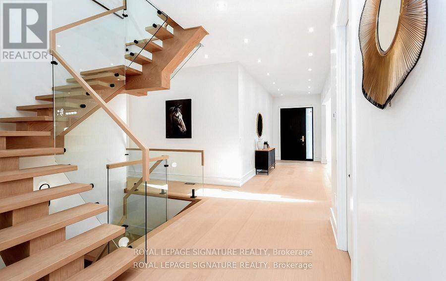 365 Jumna Avenue, Mississauga, Ontario  L5G 1Y5 - Photo 9 - W12640008