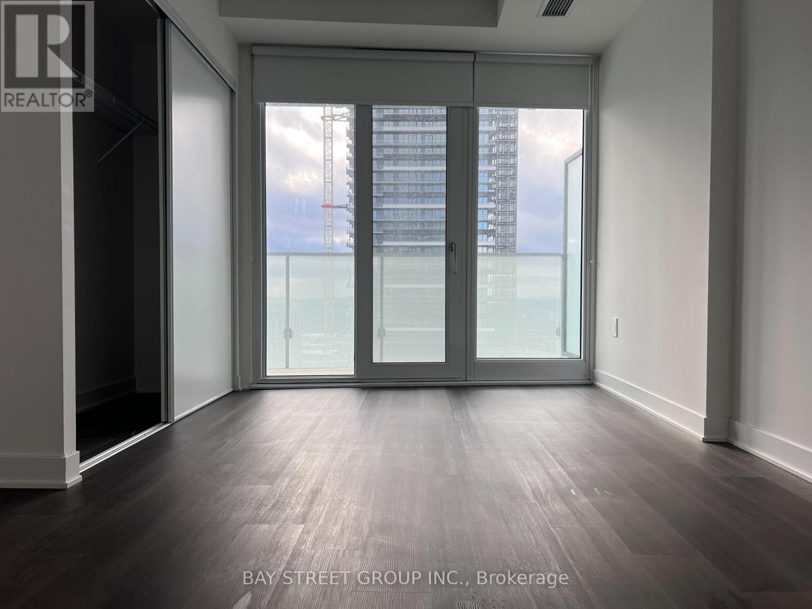 5207 - 3900 Confederation Parkway, Mississauga, Ontario  L5B 0M3 - Photo 7 - W12635146