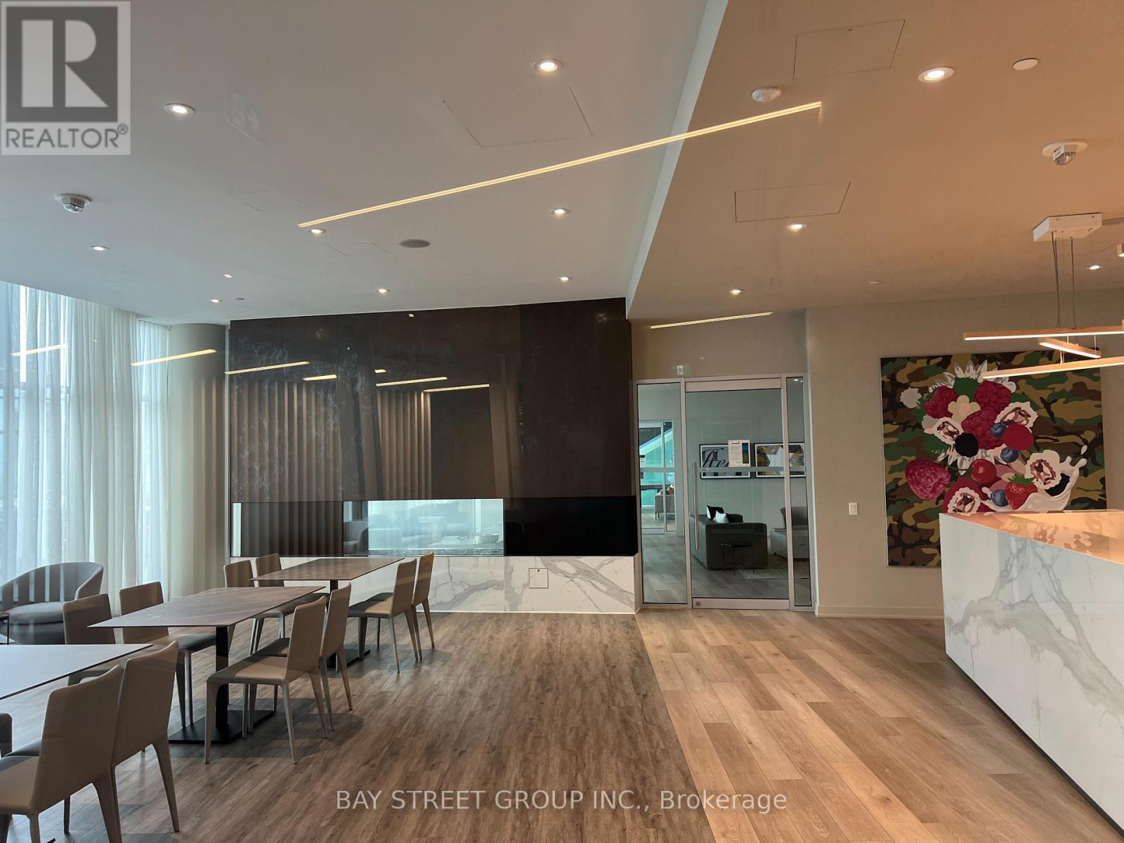 5207 - 3900 Confederation Parkway, Mississauga, Ontario  L5B 0M3 - Photo 13 - W12635146