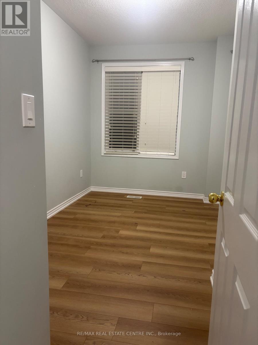 24 Stedford Crescent, Brampton, Ontario  L7A 4P5 - Photo 4 - W12526566