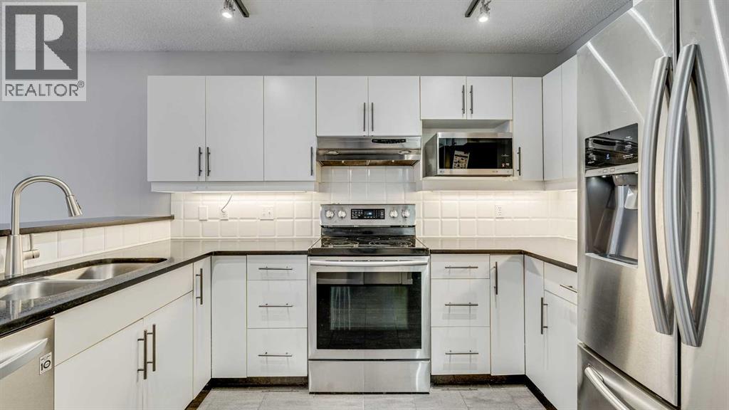 3667 Sierra Morena Road Sw, Calgary, Alberta  T3H 3A6 - Photo 9 - A2273484