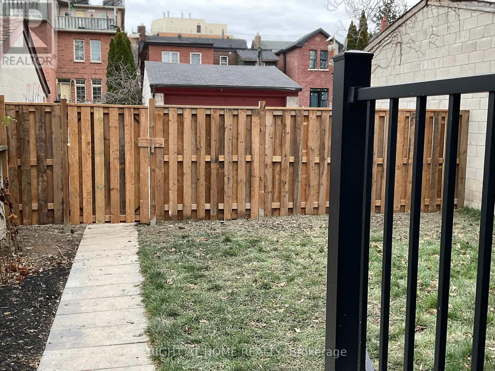 Second Floor - 674 Manning Avenue, Toronto, Ontario  M3H 2G1 - Photo 46 - C12470156