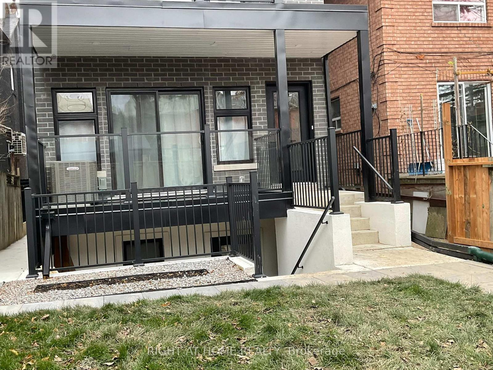 Second Floor - 674 Manning Avenue, Toronto, Ontario  M3H 2G1 - Photo 44 - C12470156