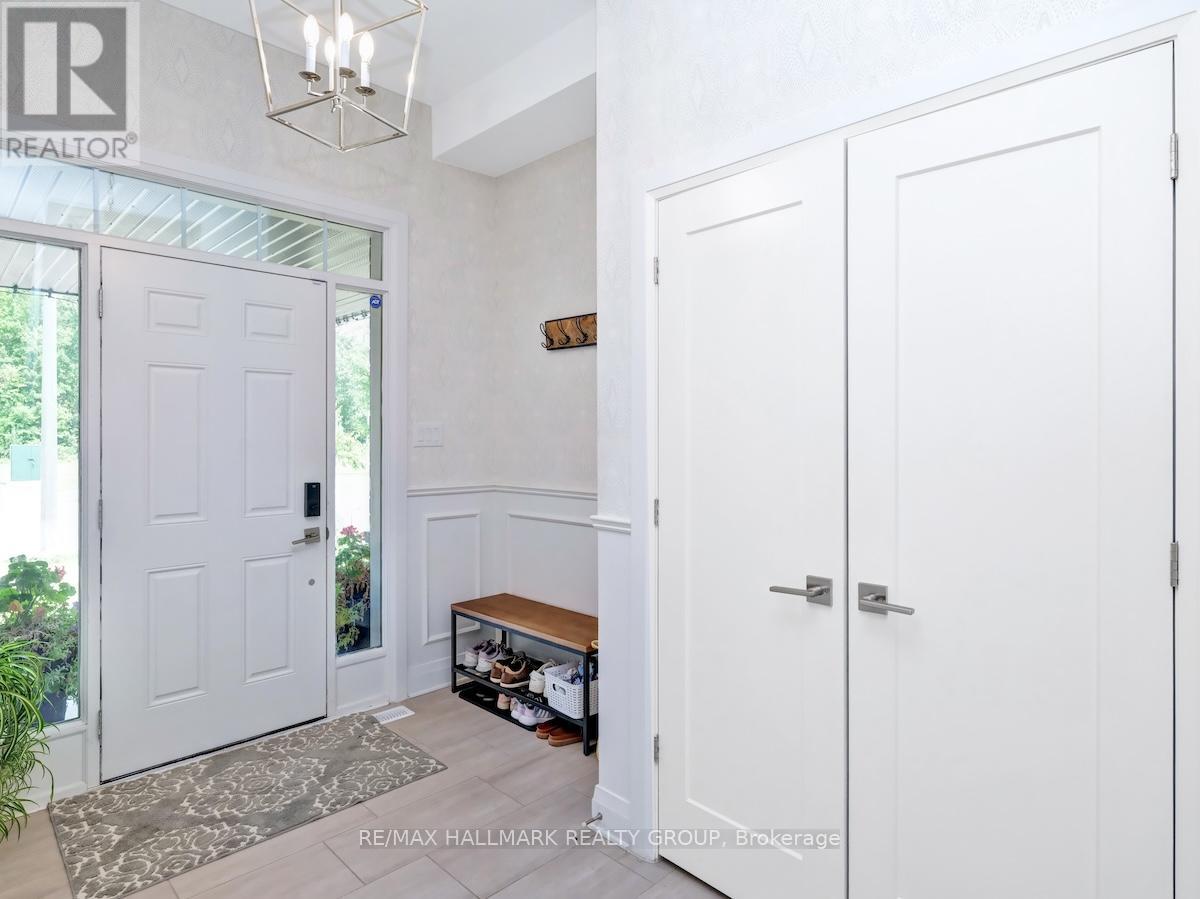 539 Compass Street W, Ottawa, Ontario  K1W 0R8 - Photo 3 - X12640042