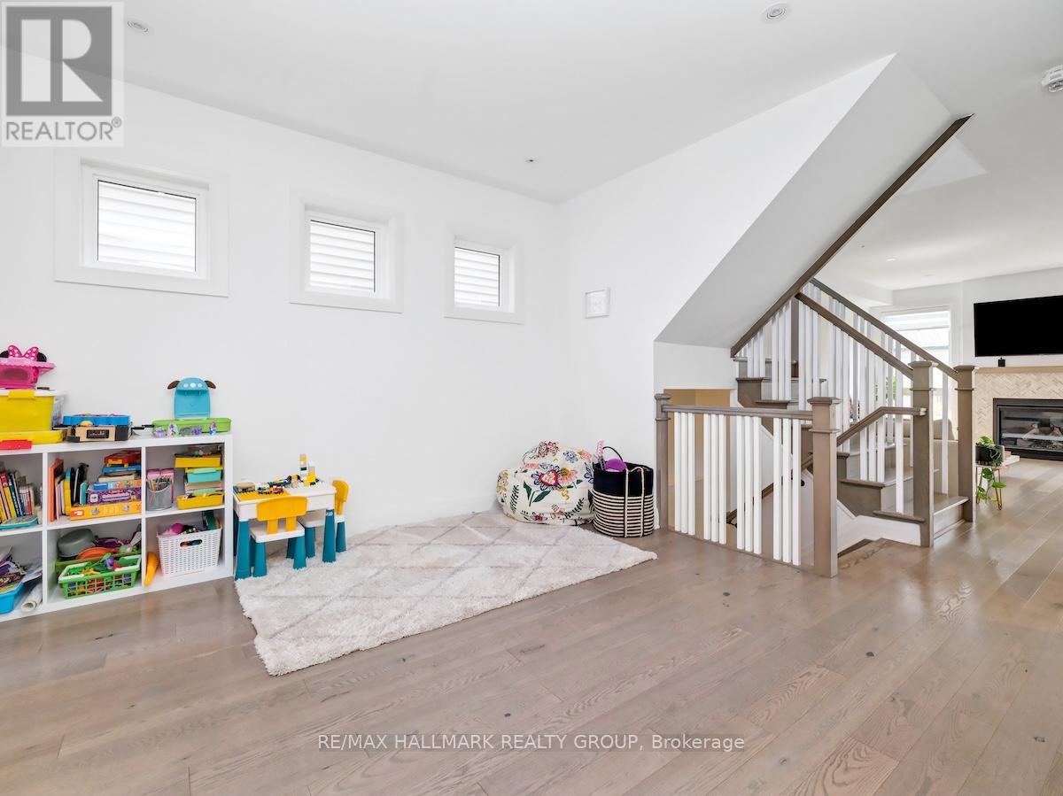 539 Compass Street W, Ottawa, Ontario  K1W 0R8 - Photo 4 - X12640042