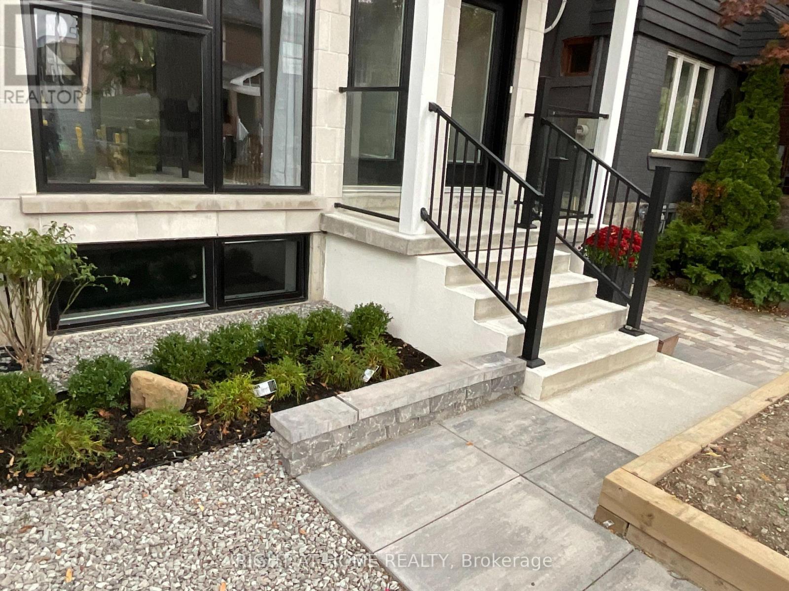 SECOND FLOOR - 674 MANNING AVENUE, Toronto, Ontario