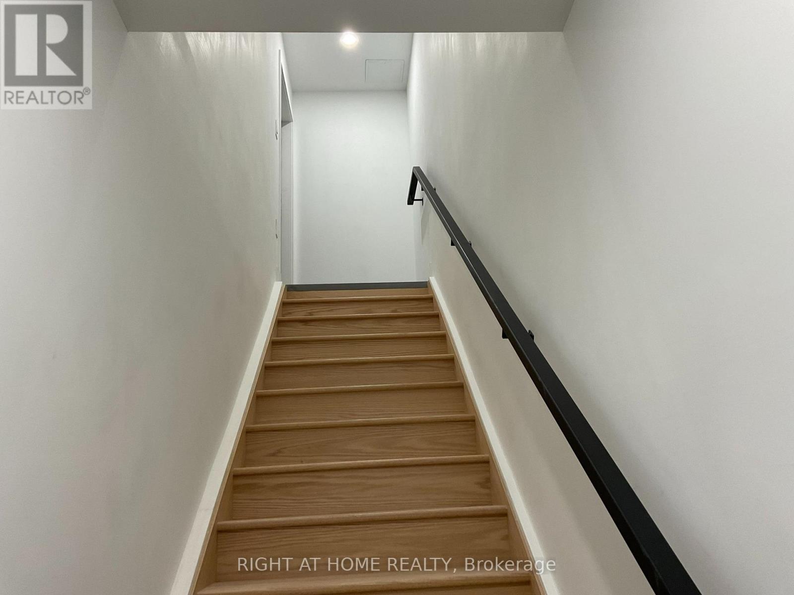 Second Floor - 674 Manning Avenue, Toronto, Ontario  M3H 2G1 - Photo 27 - C12470156