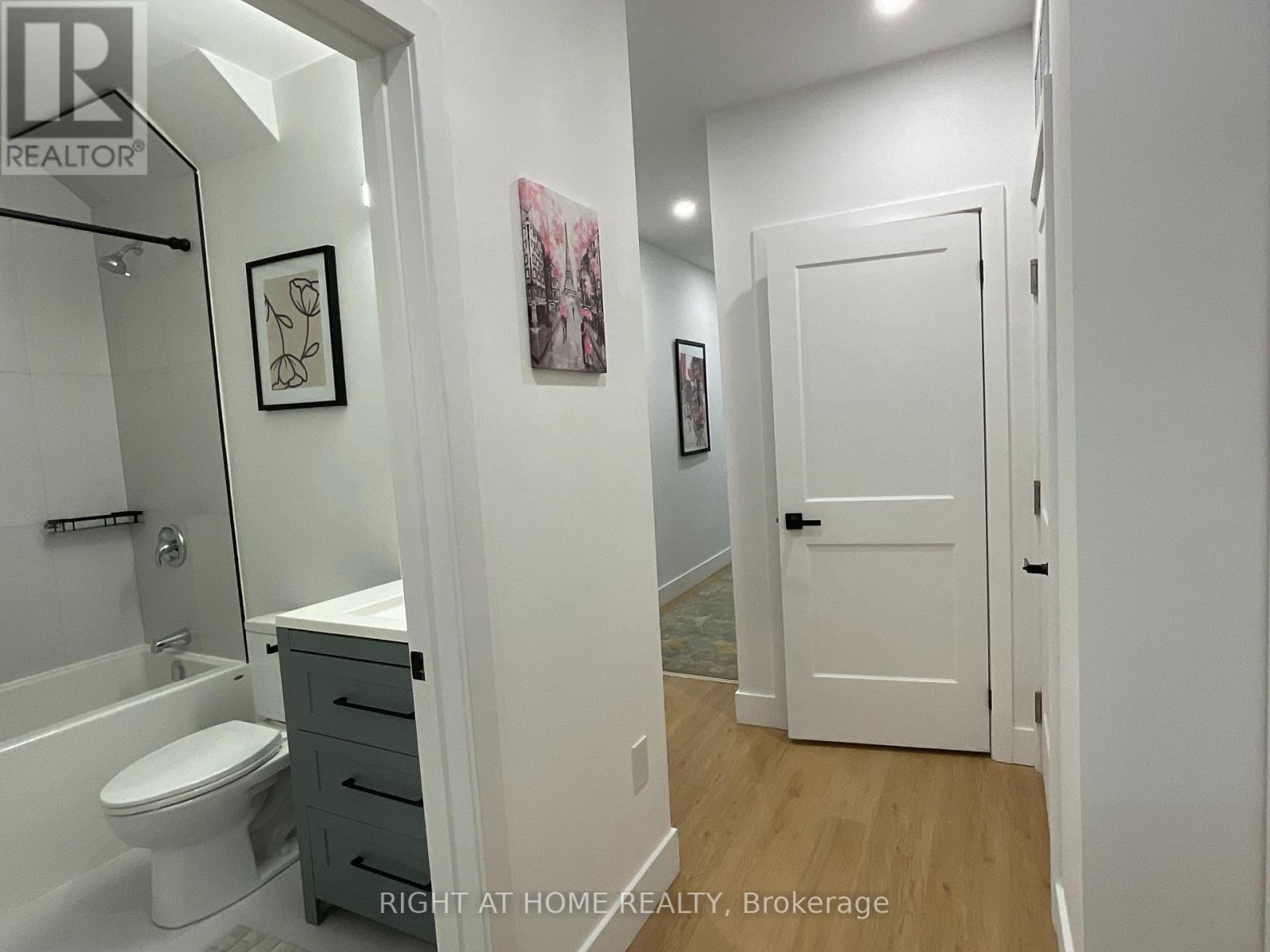 Second Floor - 674 Manning Avenue, Toronto, Ontario  M3H 2G1 - Photo 29 - C12470156