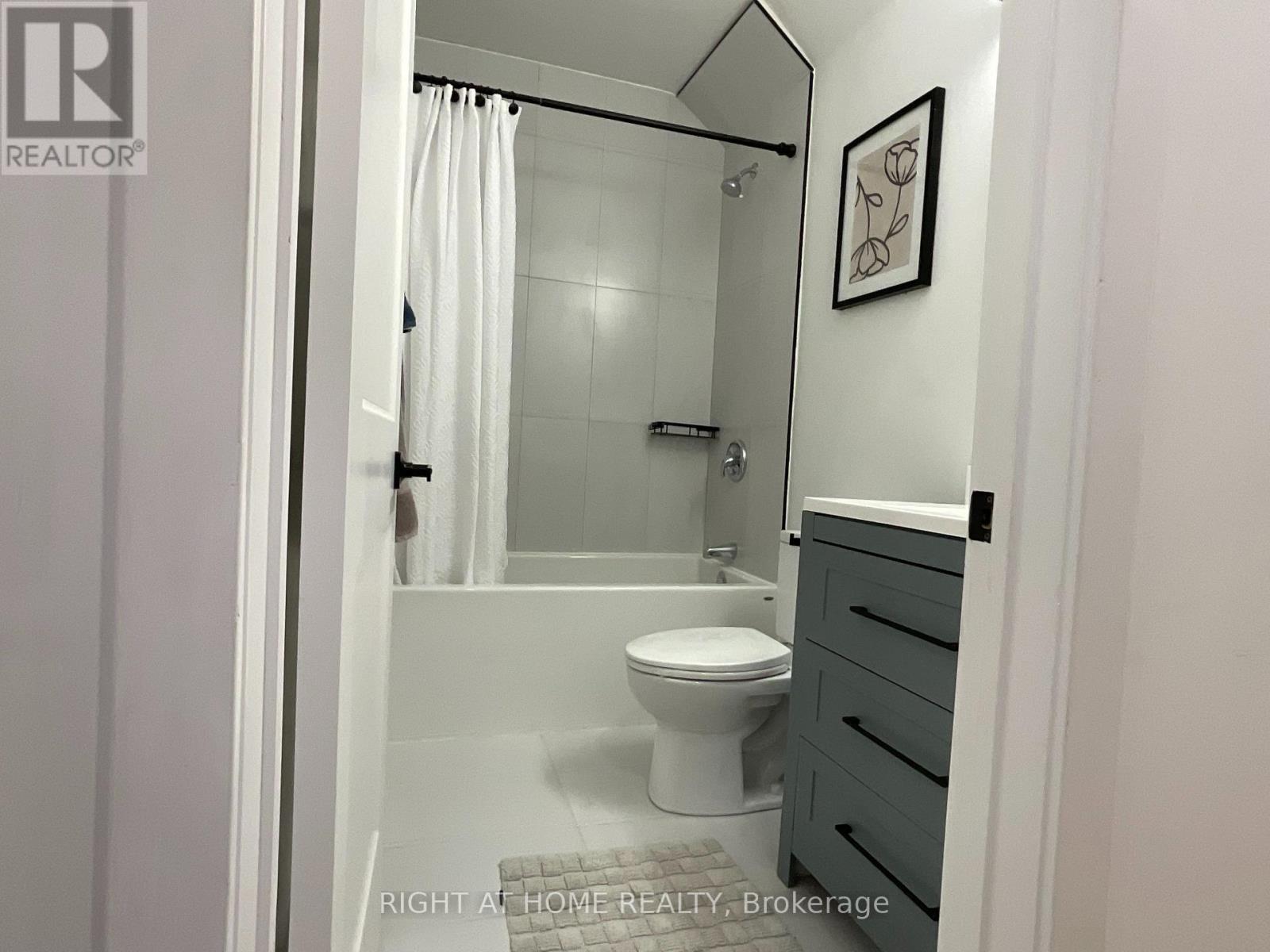 Second Floor - 674 Manning Avenue, Toronto, Ontario  M3H 2G1 - Photo 30 - C12470156