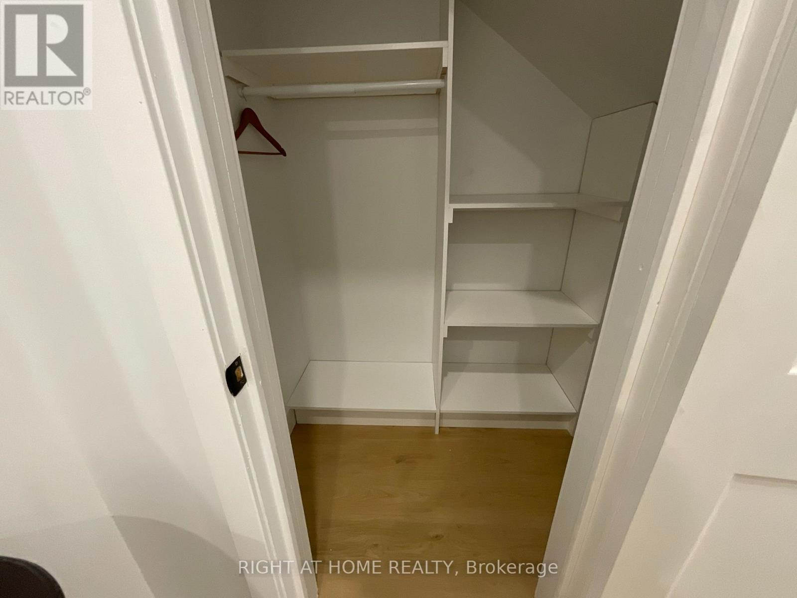 Second Floor - 674 Manning Avenue, Toronto, Ontario  M3H 2G1 - Photo 39 - C12470156