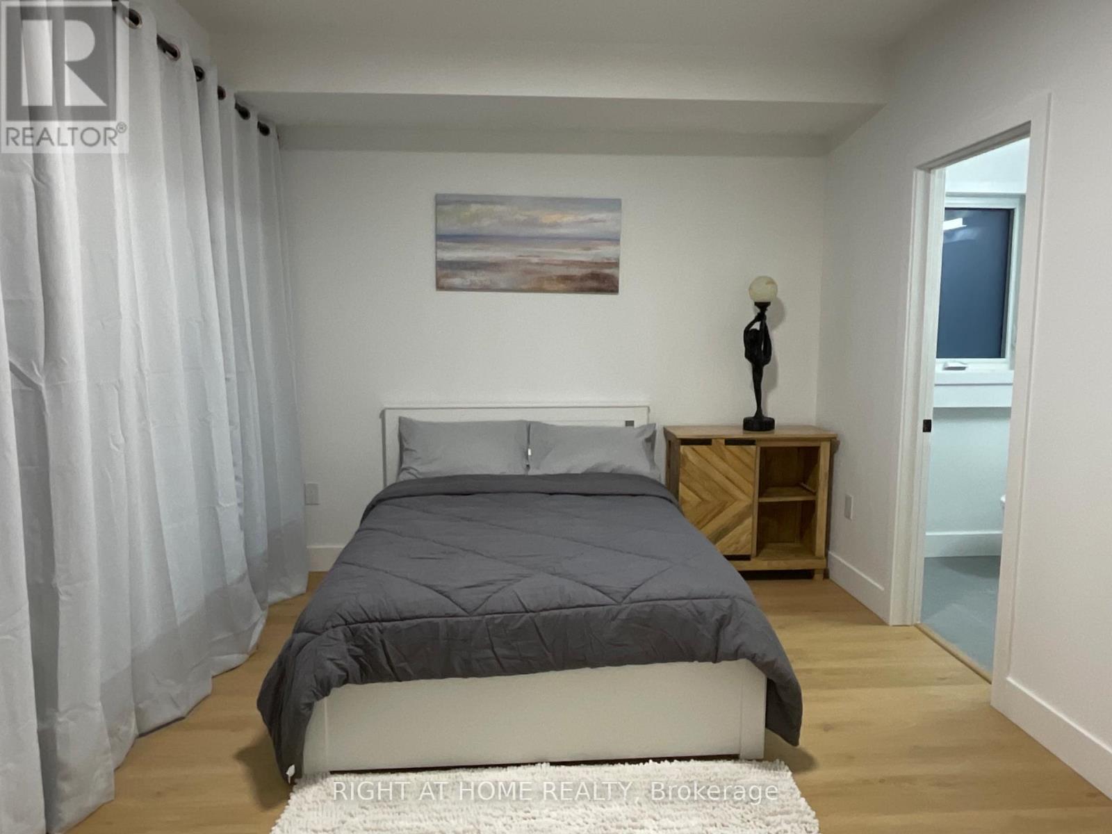 Second Floor - 674 Manning Avenue, Toronto, Ontario  M3H 2G1 - Photo 40 - C12470156