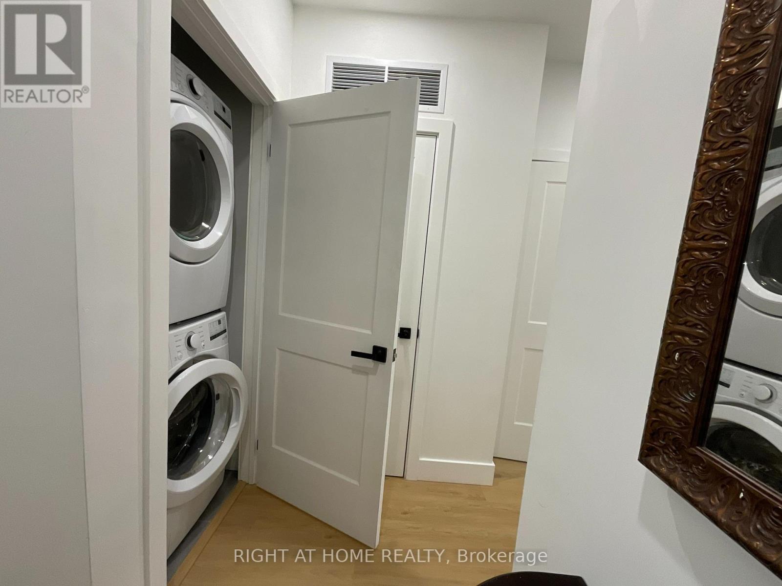 Second Floor - 674 Manning Avenue, Toronto, Ontario  M3H 2G1 - Photo 38 - C12470156