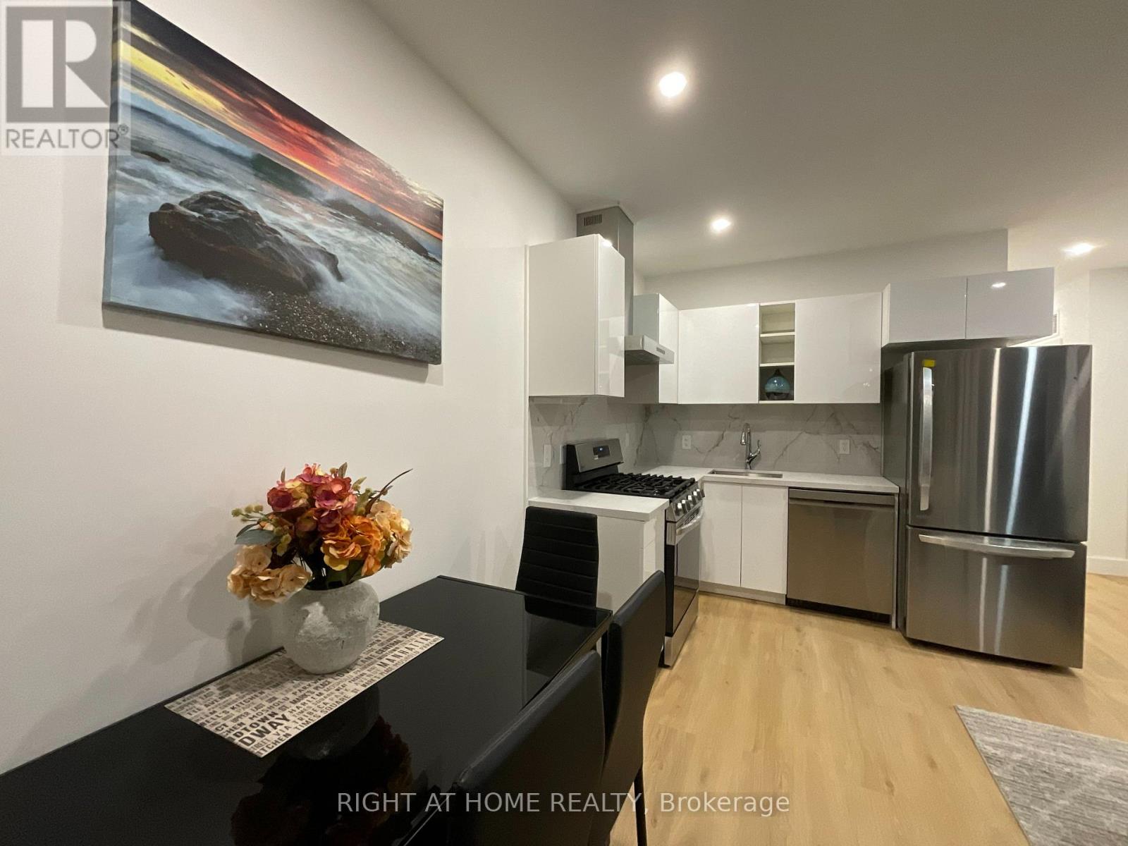 Second Floor - 674 Manning Avenue, Toronto, Ontario  M3H 2G1 - Photo 6 - C12470156