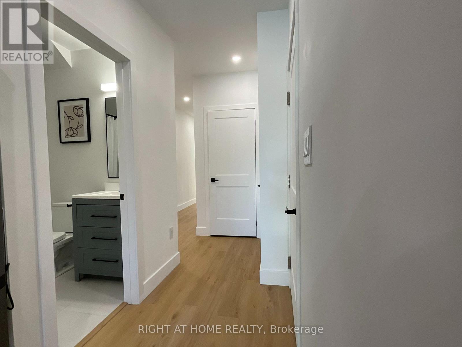 Second Floor - 674 Manning Avenue, Toronto, Ontario  M3H 2G1 - Photo 8 - C12470156