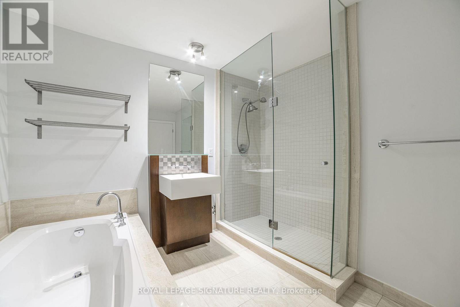 402 - 11 Soho Street, Toronto, Ontario  M5T 3L7 - Photo 12 - C12638774