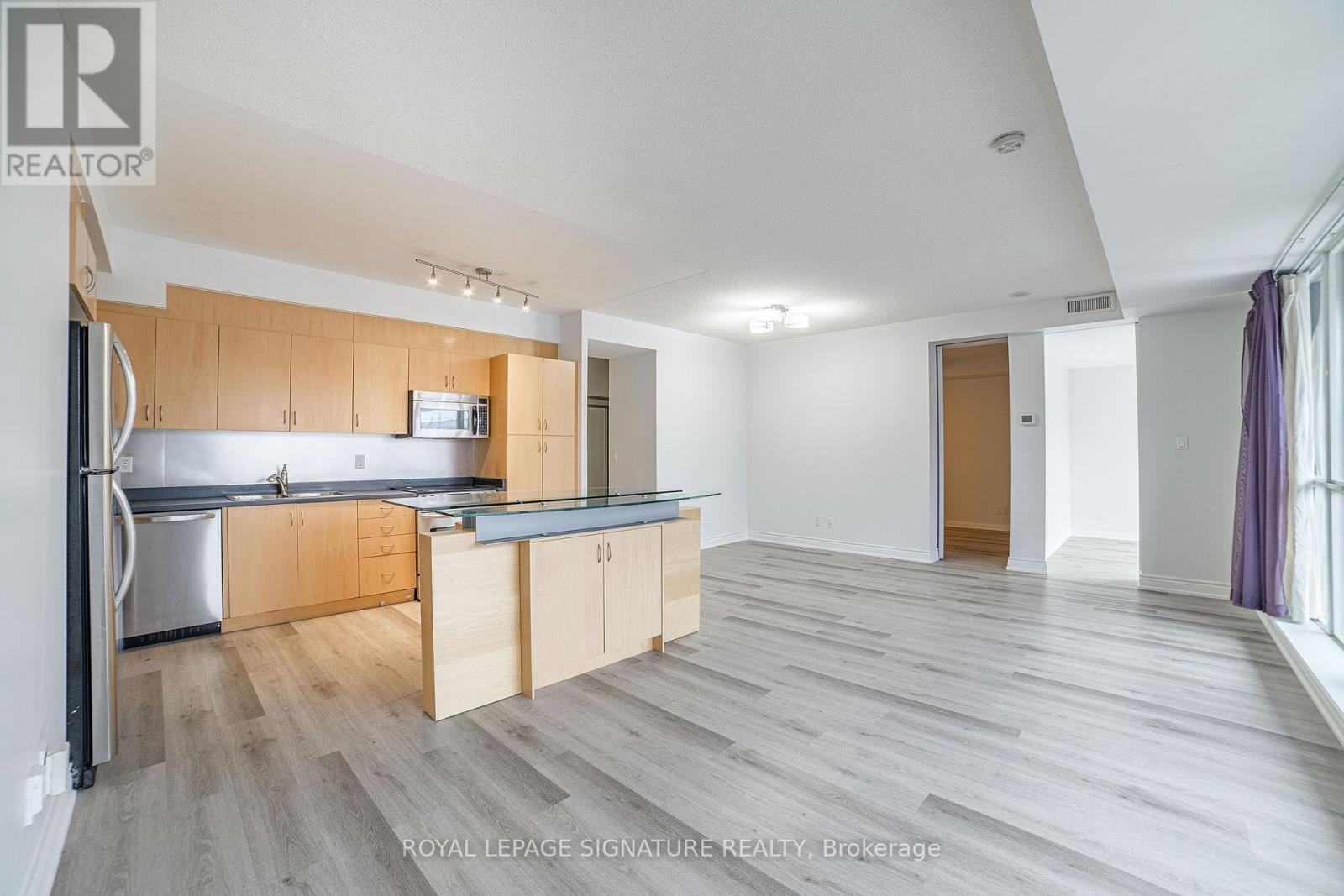 402 - 11 Soho Street, Toronto, Ontario  M5T 3L7 - Photo 7 - C12638774