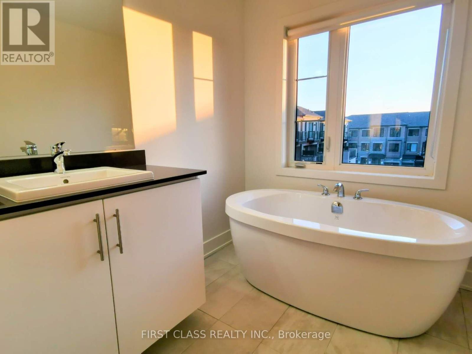 12 Carole Bell Way, Markham (Wismer), Ontario  L6E 0W2 - Photo 9 - N12640044