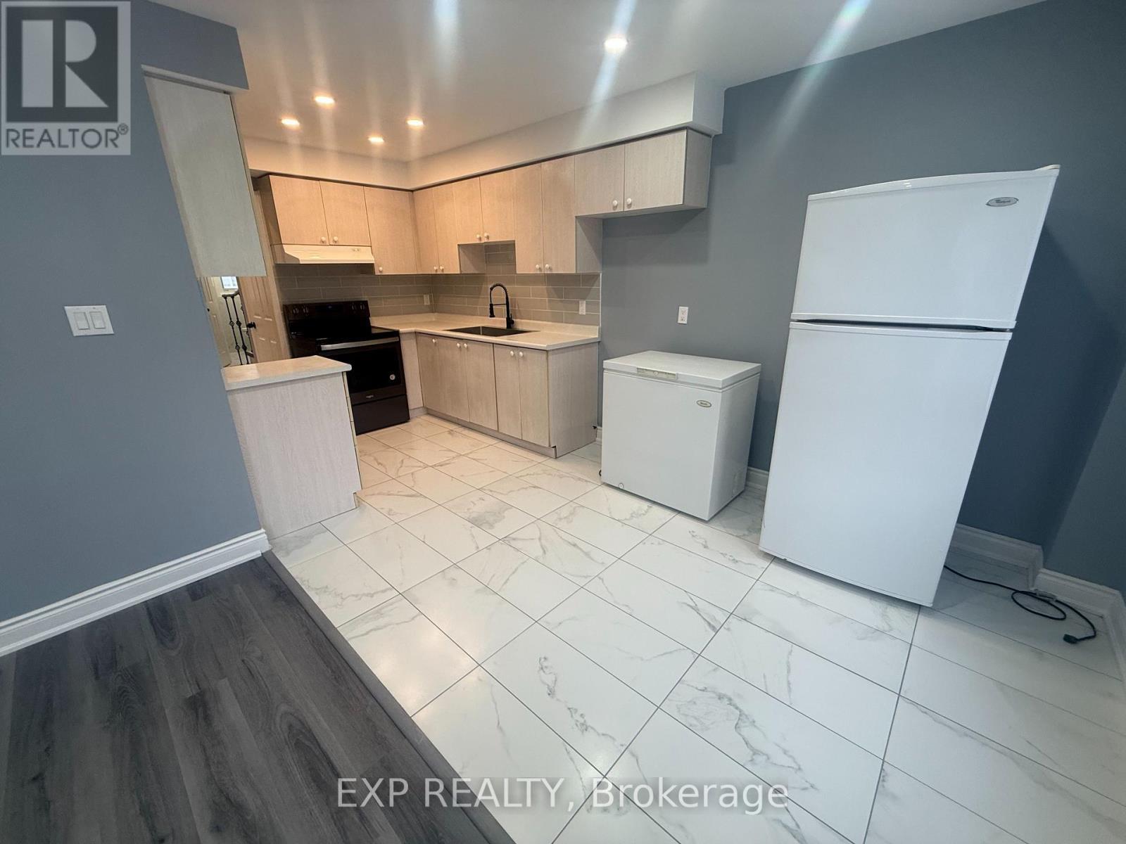 129 Lent Crescent, Brampton, Ontario  L6Y 5E5 - Photo 7 - W12640040