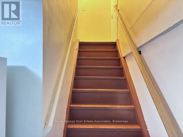 130 Kingswood Drive, Brampton, Ontario  L6V 2W4 - Photo 3 - W12640052