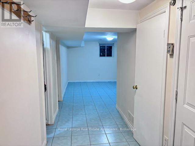 130 Kingswood Drive, Brampton, Ontario  L6V 2W4 - Photo 4 - W12640052