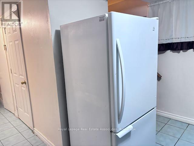 130 Kingswood Drive, Brampton, Ontario  L6V 2W4 - Photo 9 - W12640052