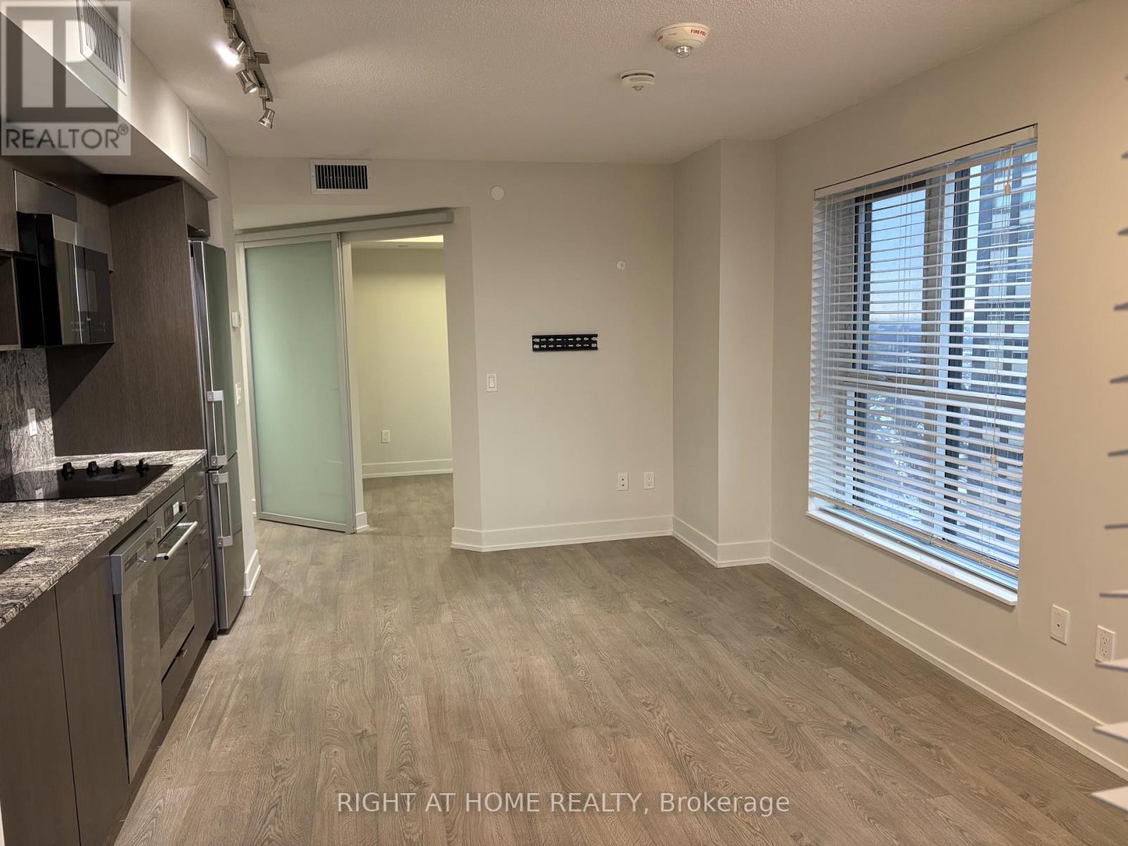 2516 - 9 Mabelle Avenue, Toronto, Ontario  M9A 0E1 - Photo 2 - W12640056