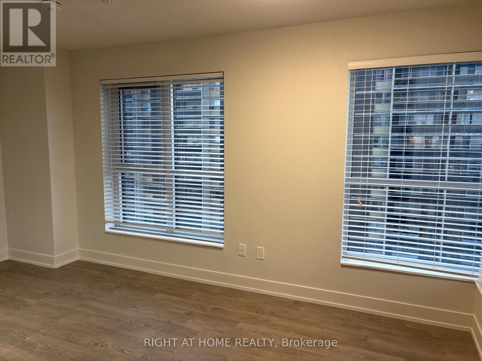 2516 - 9 Mabelle Avenue, Toronto, Ontario  M9A 0E1 - Photo 3 - W12640056