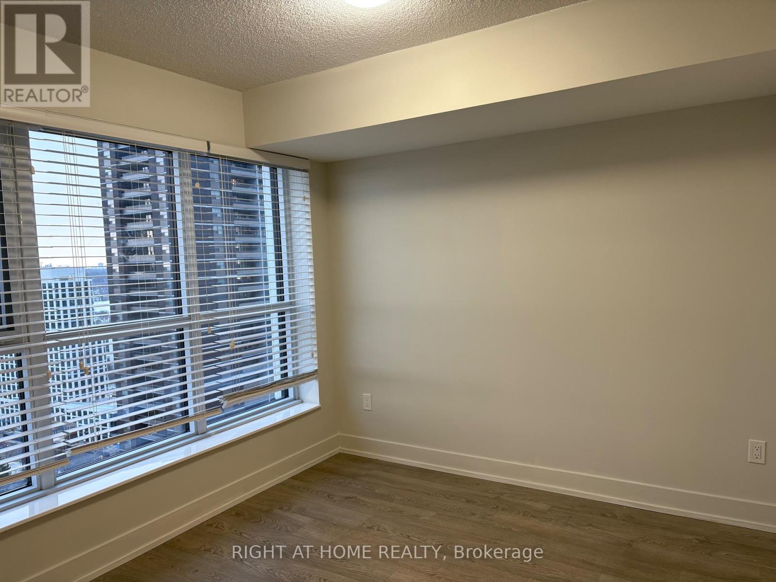 2516 - 9 Mabelle Avenue, Toronto, Ontario  M9A 0E1 - Photo 4 - W12640056