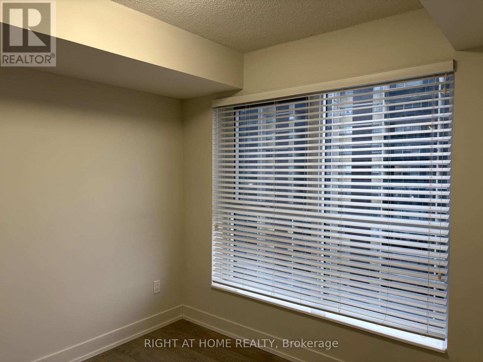 2516 - 9 Mabelle Avenue, Toronto, Ontario  M9A 0E1 - Photo 8 - W12640056