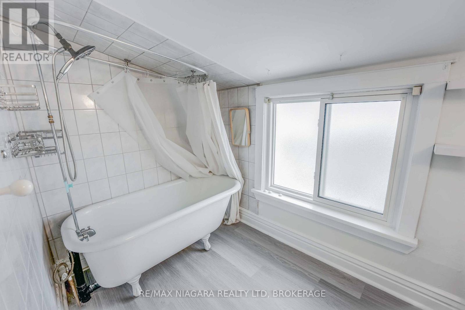 39 Carleton Street N, Thorold (Thorold Downtown), Ontario  L2V 2A6 - Photo 28 - X12521316