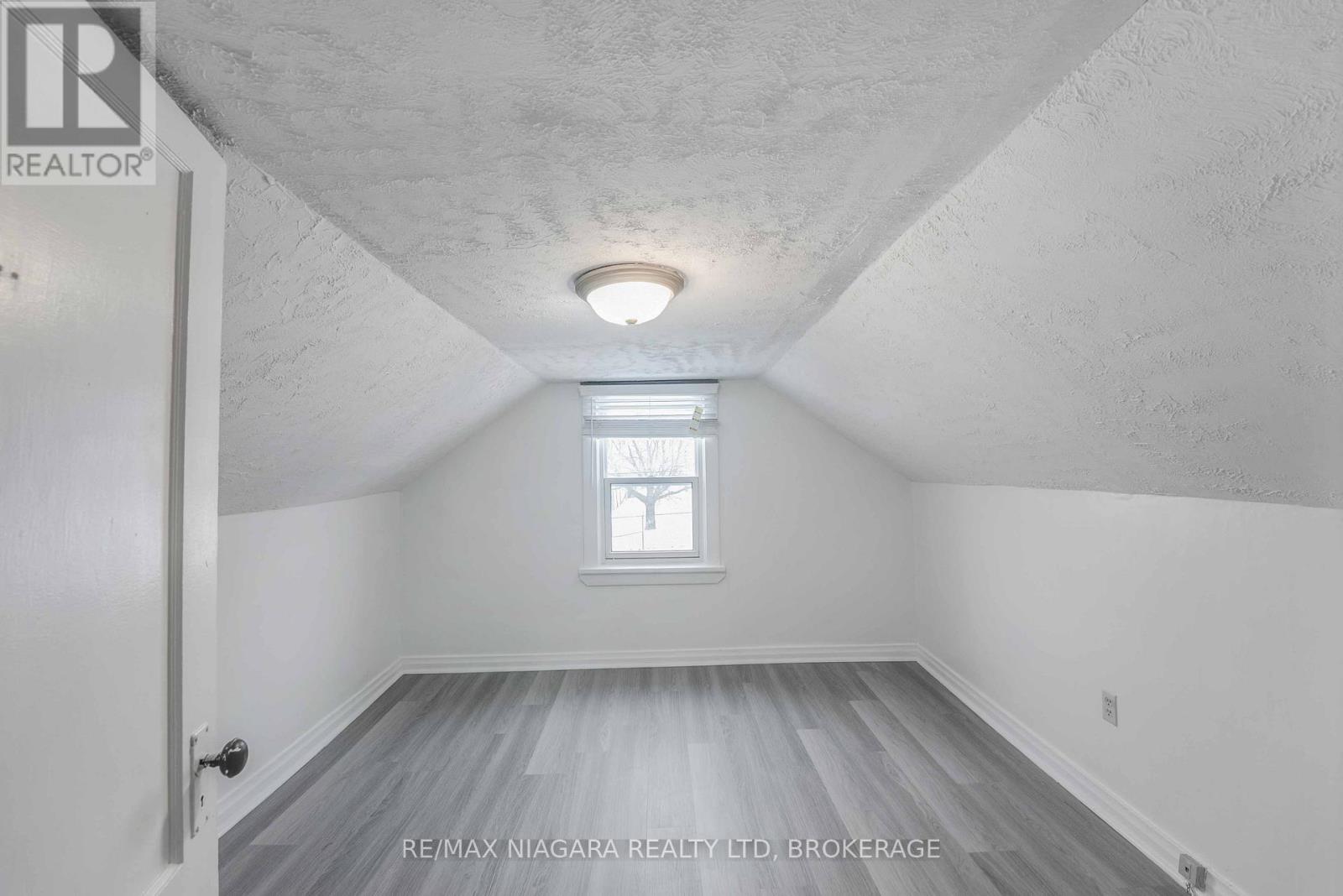 39 Carleton Street N, Thorold (Thorold Downtown), Ontario  L2V 2A6 - Photo 20 - X12521316