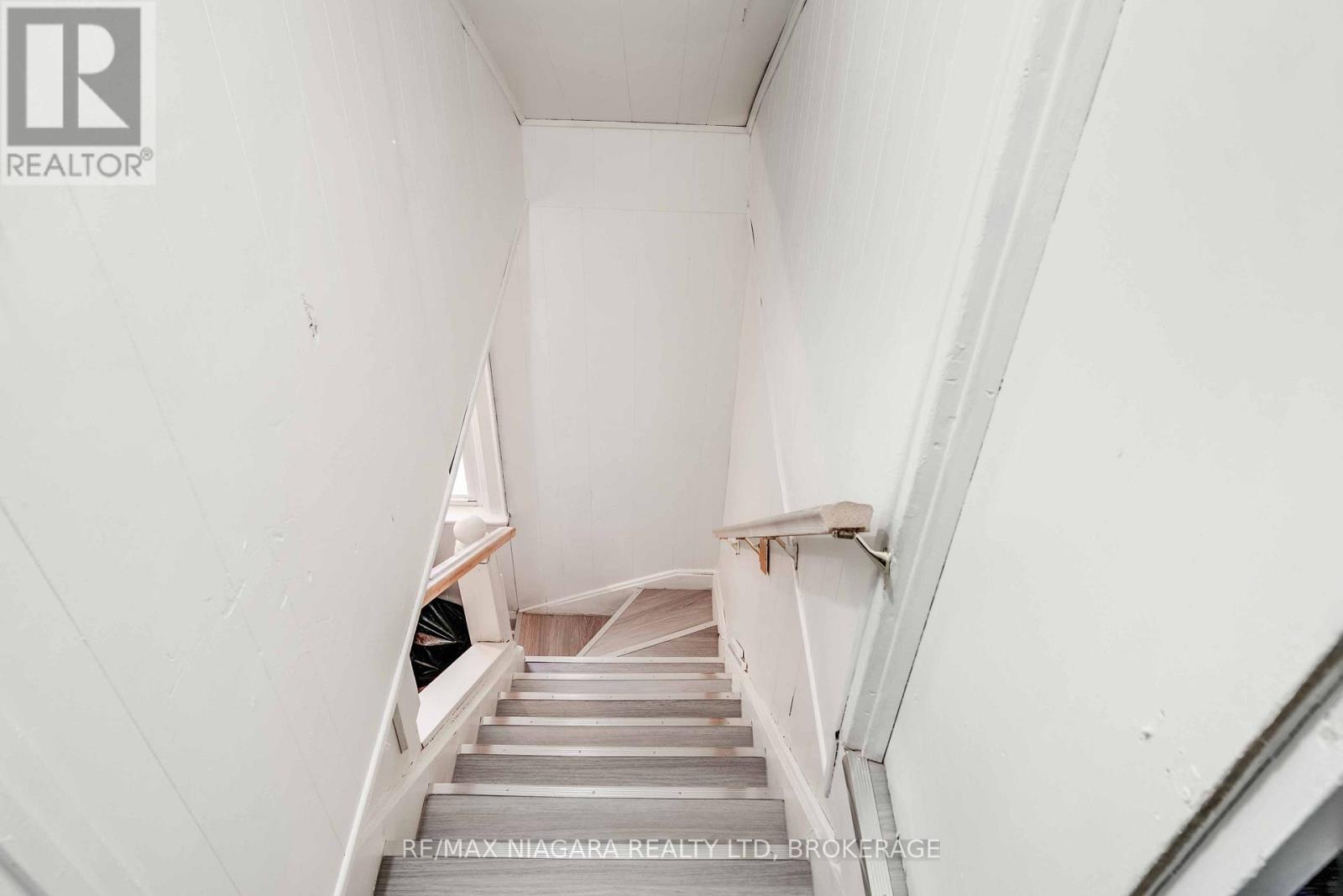 39 Carleton Street N, Thorold (Thorold Downtown), Ontario  L2V 2A6 - Photo 16 - X12521316